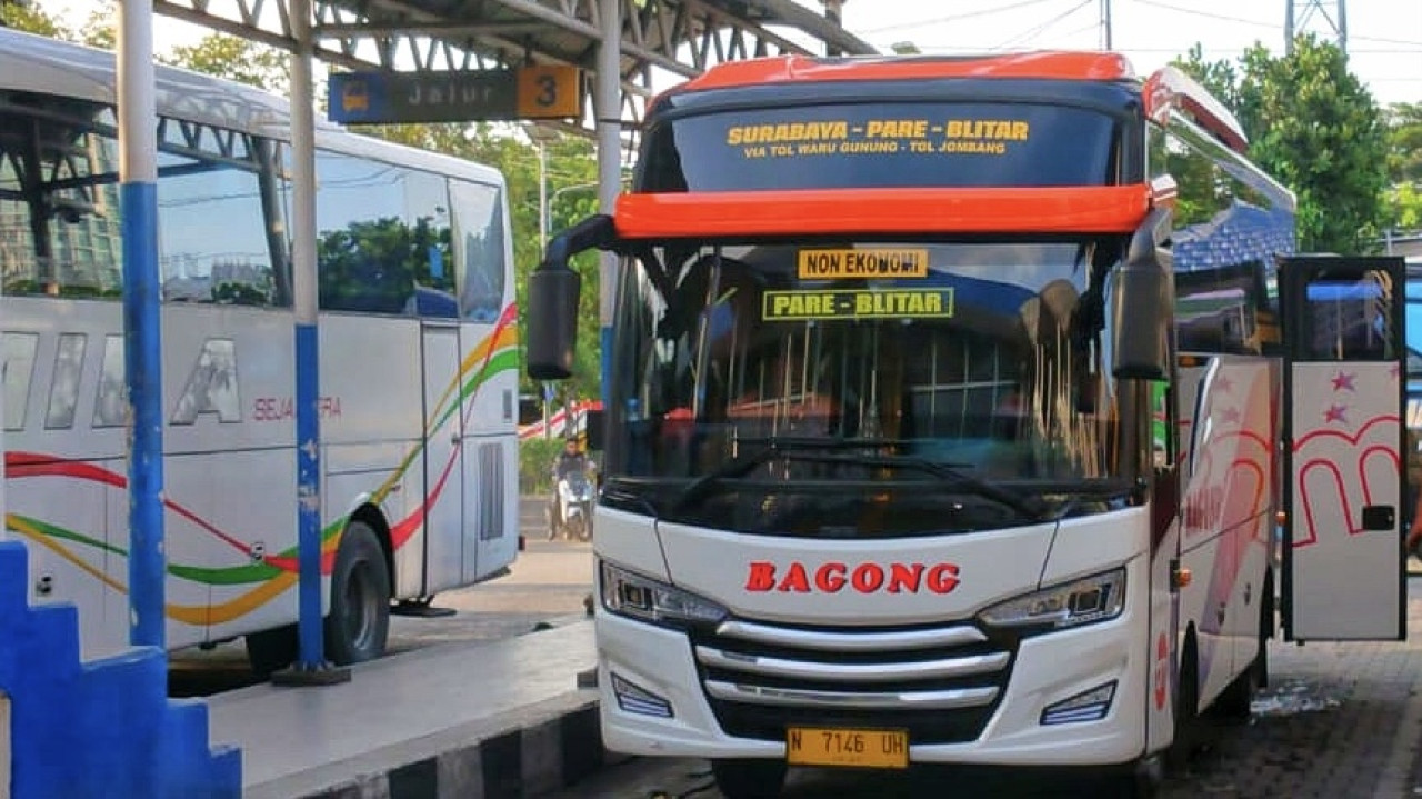 Bus di Terminal Purabaya Sidoarjo. (Foto: Ahaddiini HM/jatimnow.com)