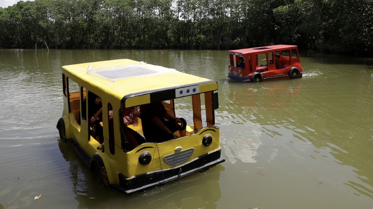 Ilustrasi wisata perahu di Adventure Land Romokalisari Surabaya (Dok: jatimnow.com)
