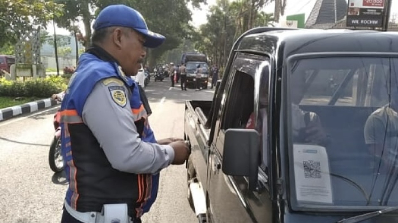 Operasi Dinas Perhubungan Kota Malang. (Foto: Gerhana/jatimnow.com)