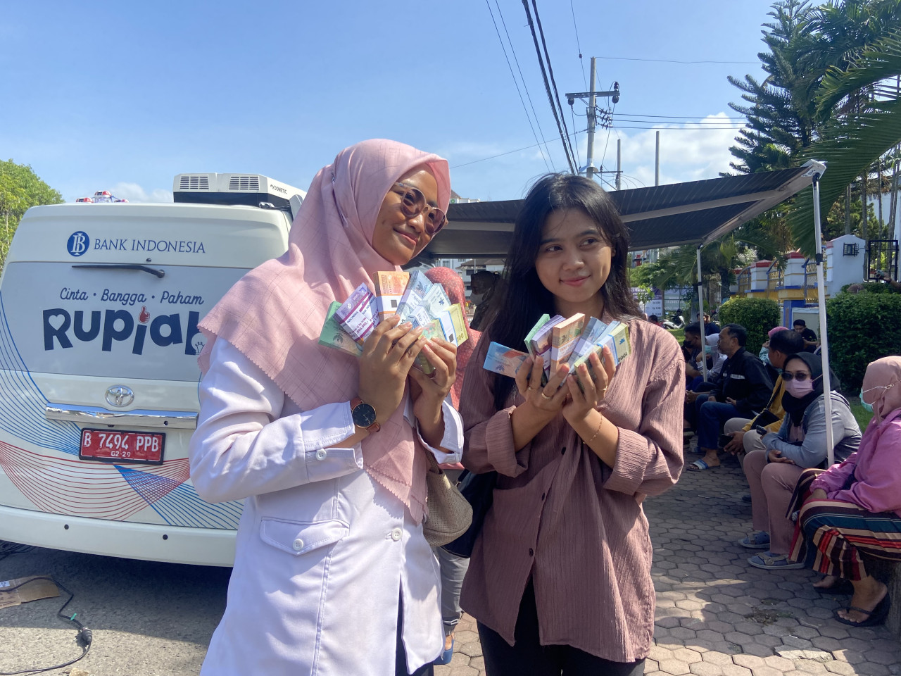 Penukaran uang oleh BI Kediri di Ponorogo. (Foto: Ahmad Fauzani/jatimnow.com)