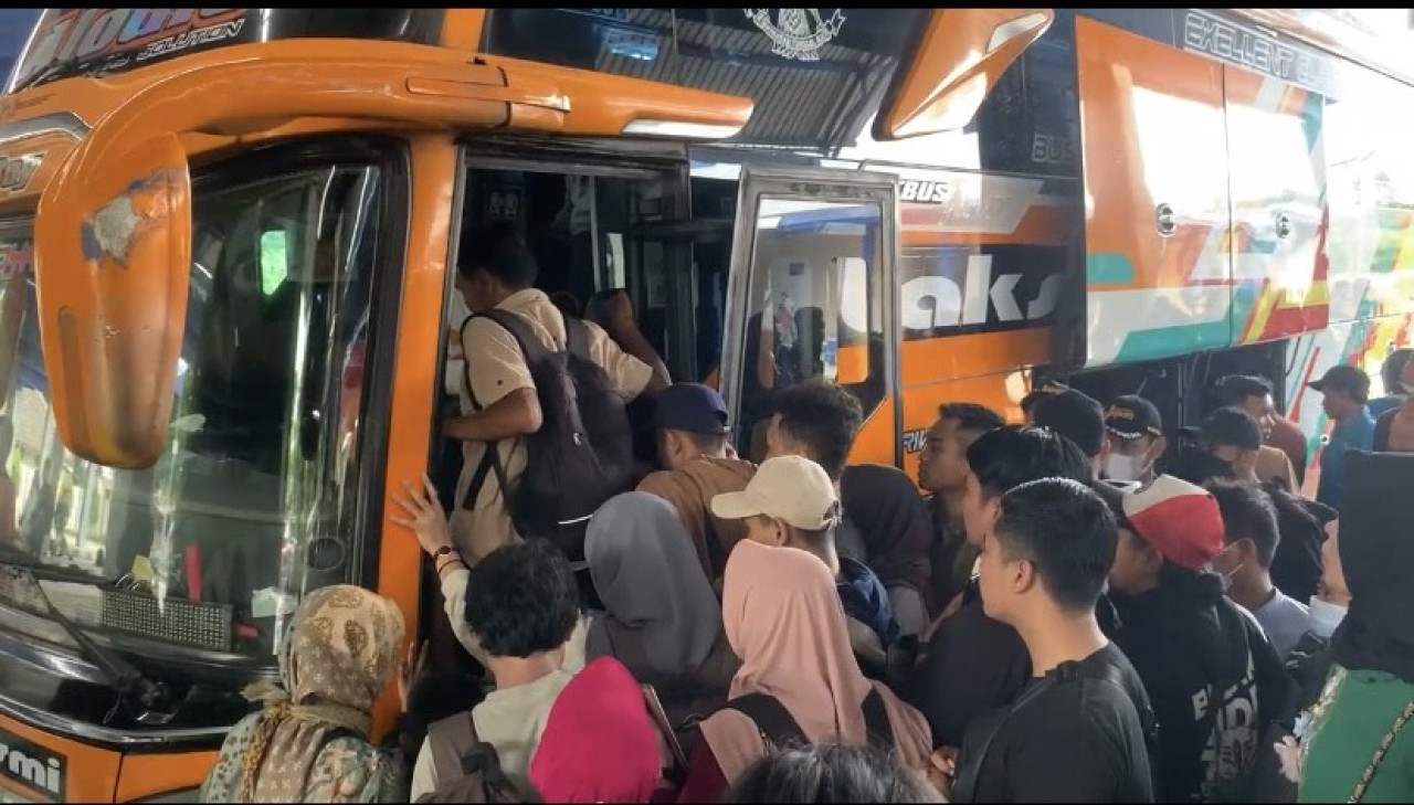Suasana Terminal Seloaji Ponorogo. (Foto: Ahmad Fauzani/jatimnow.com)