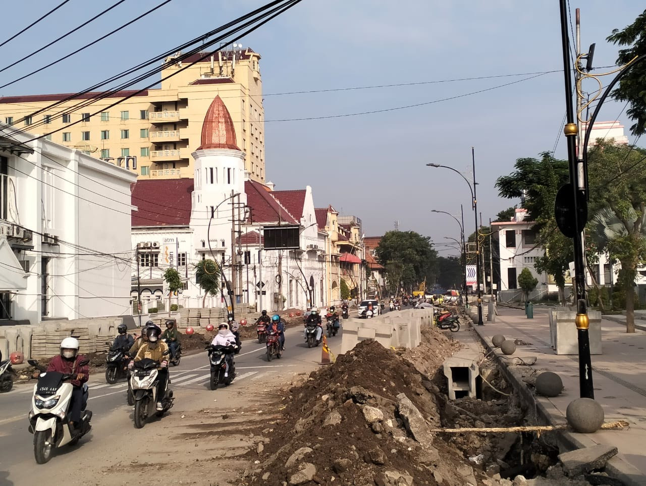 Pemasangan Box Culvert di kawasan menuju wisata zona Eropa di Surabaya. (Foto: dok.jatimnow.com)