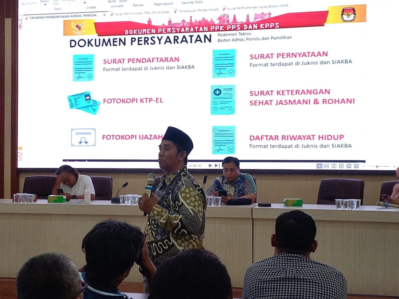 Subairi saat Media Gathering di Kantor KPU Surabaya (foto: Ni'am Kurniawan/jatimnow.com)