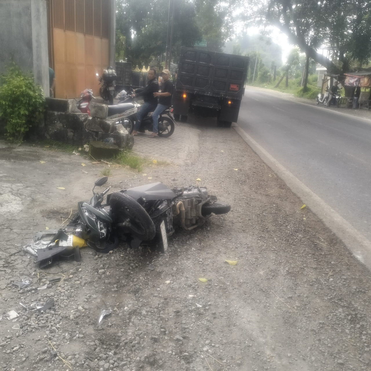 Gagal Nyalip, Pemotor Lamongan Tewas Dihantam Truk