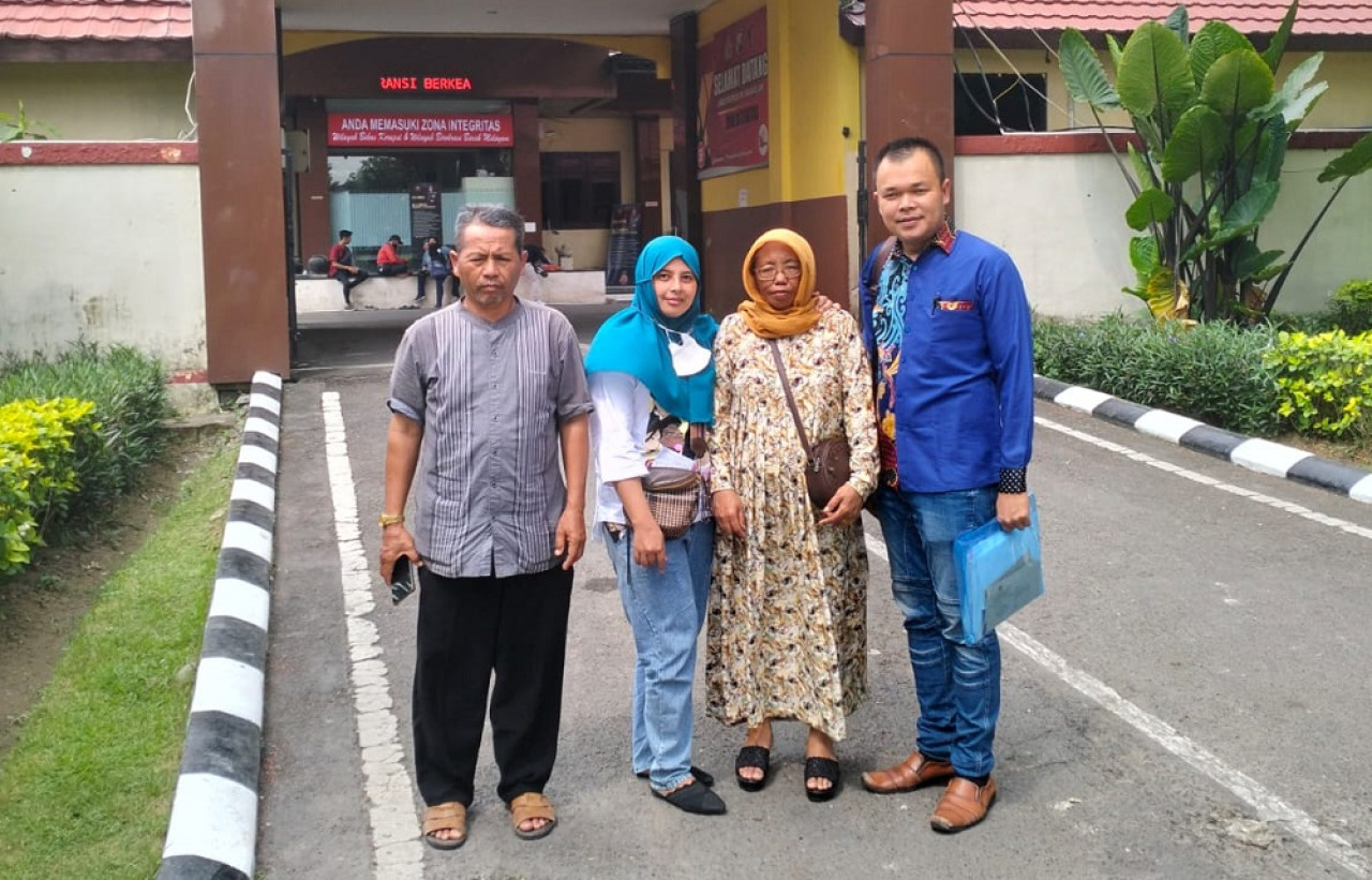 Ulafiyah mengaku menjadi korban penipuan senilai Rp2,2 miliar lebih saat melaporkan kasusnya ke Mapolda Jatim. (Foto: Samin for jatimnow.com)