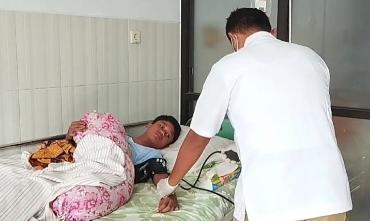Pasien demam berdarah sedang dirawat. (Foto: Ahmad Fauzani/jatimnow.com)