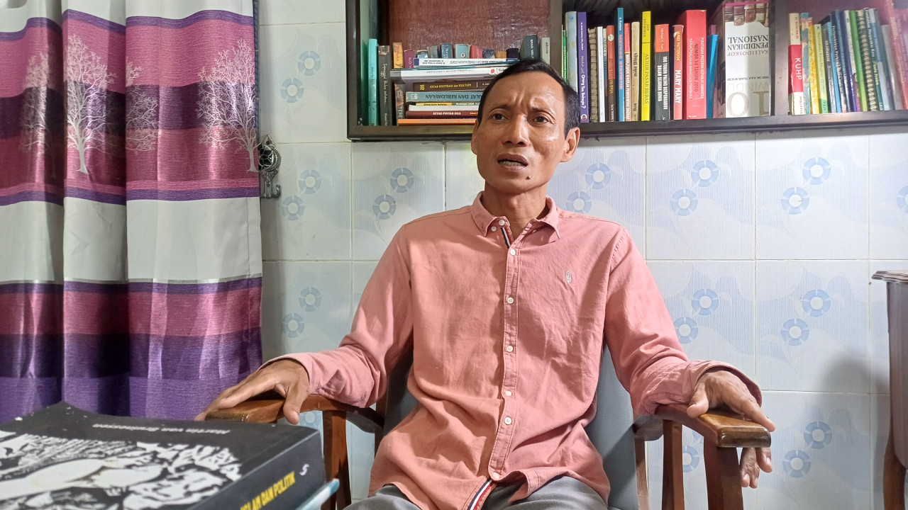 Pengamat sosial-politik Lamongan, Madekhan Ali saat menjelaskan perihal kerawanan pilkada 2024. (Foto : Adyad Ammy Iffansah/jatimnow.com)