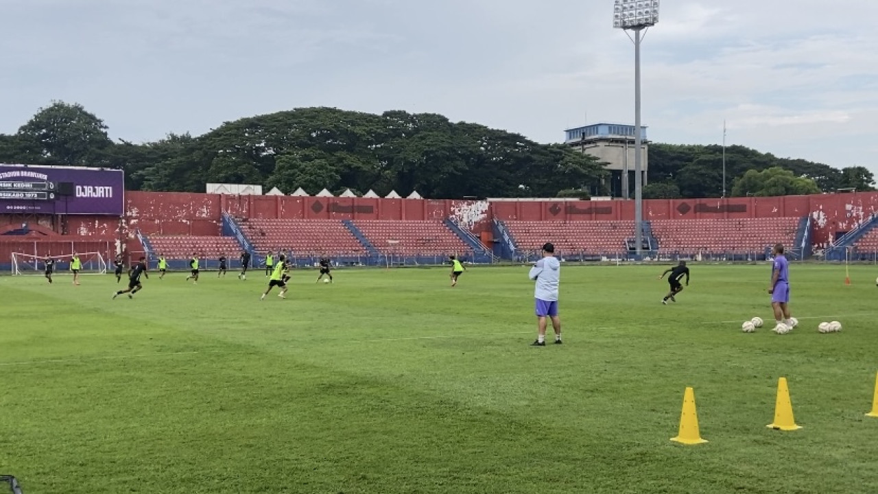 Suasana latihan Persik Kediri di Stadion Brawijaya. (Foto: Yanuar Dedy/jatimnow.com)
