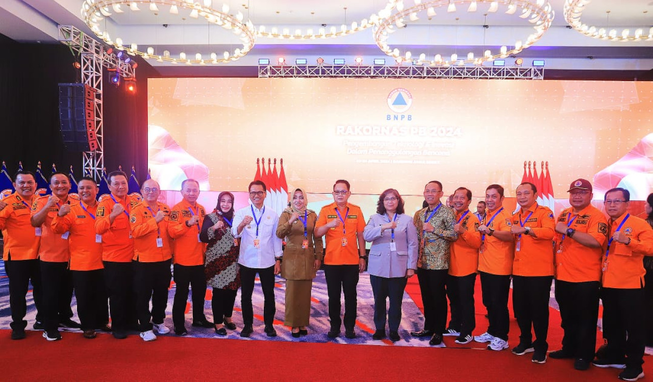 Pj Gubernur Jawa Timur Adhy Karyono bersama Kepala Daerah di Jatim saat menghadiri Rakornas PB (foto: Humas Pemprov Jatim for jatimnow.com)