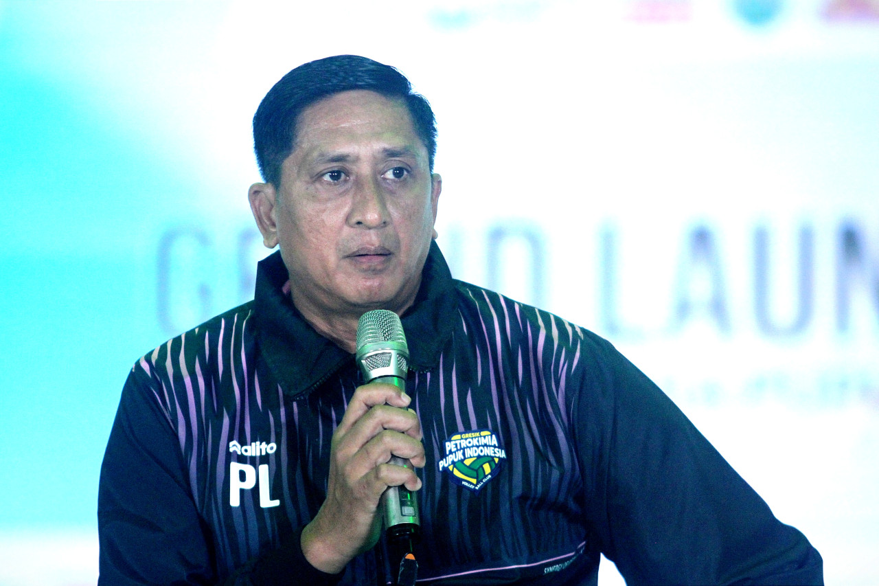 Pelatih kepala tim voli putri Gresik Petrokimia Pupuk Indonesia Pedro Bertholomeus Lilipaly ditarget menjuarai Proliga 2024. (FOTO: Sahlul Fahmi/jatimnow.com)