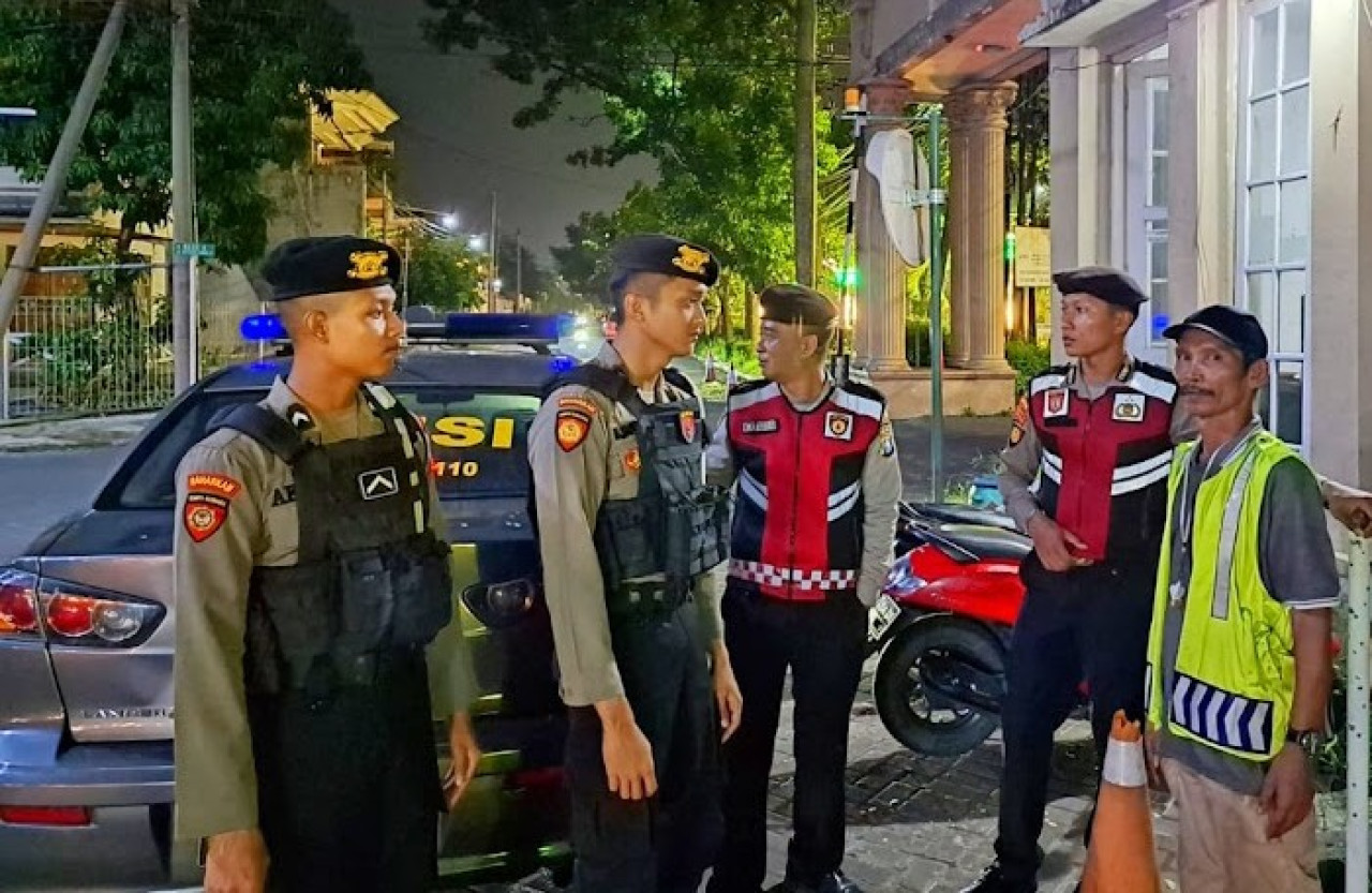 Polisi Sidoarjo Patroli, Ingatkan Sekuriti Waspadai Orang Asing