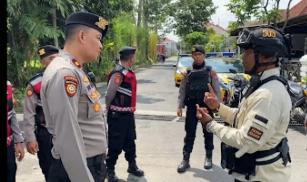 Polresta Malang Kota melakukan patroli rumah kosong untuk mencegah aksi pencurian. (Foto: Polresta Malang Kota)