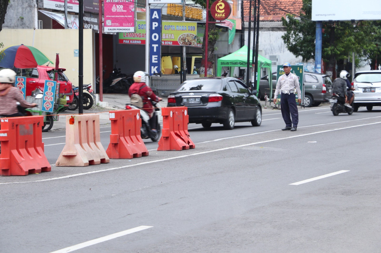 Jalan searah di Jalan Sultan Agung, pekan depan sudah kembali dua arah (Foto: Ahmad Fauzani/jatimnow.com)