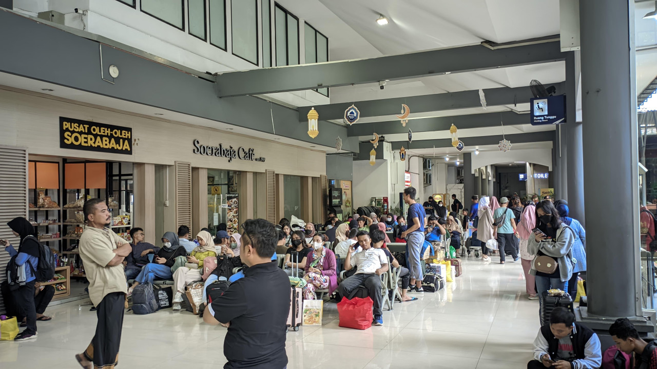 Arus Mudik Lebaran 2024, Stasiun Pasar Turi dan Gubeng Surabaya Terpantau Padat