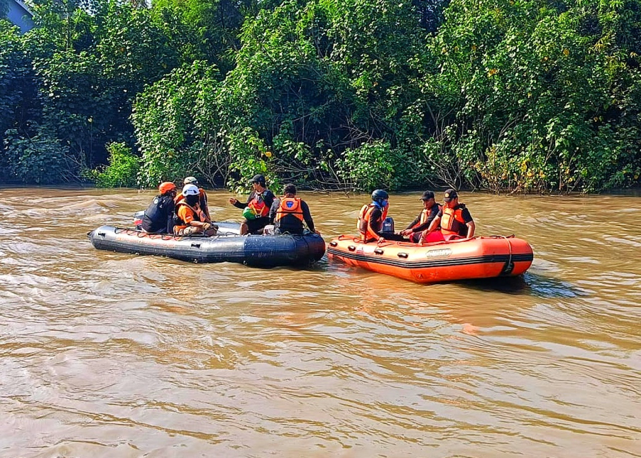 2 Korban Tercebur Sungai saat Nambang di Gresik Berhasil Ditemukan