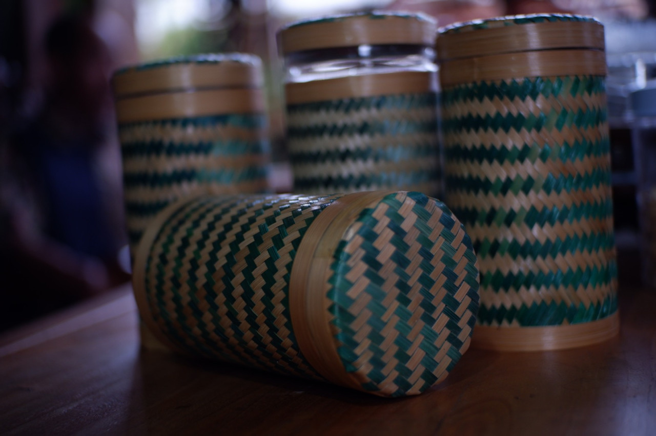 Perajin Toples Anyaman Bambu di Tulungagung Kebanjiran Order jelang Lebaran