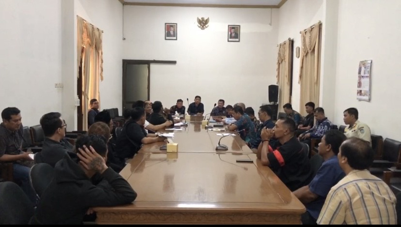 Pertemuan warga Ponorogo dengan DPRD