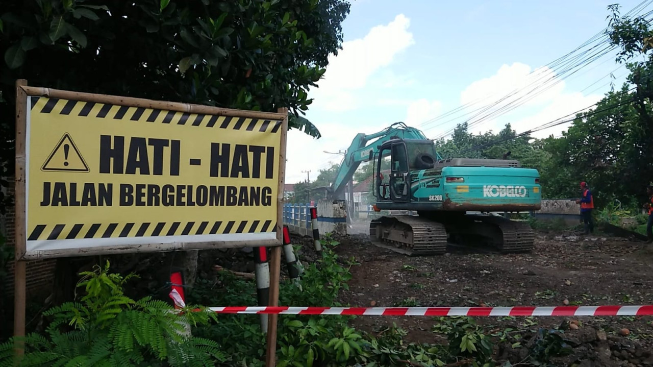 Perbaikan Jembatan Bungur Tulungagung. (Foto: Bramanta Pamungkas/jatimnow.com)