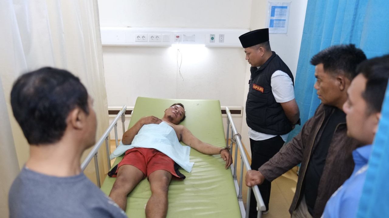 Pelaku dirawat karena babak belur dihajar warga. (Foto: Polres Blitar Kota/jatimnow.com)