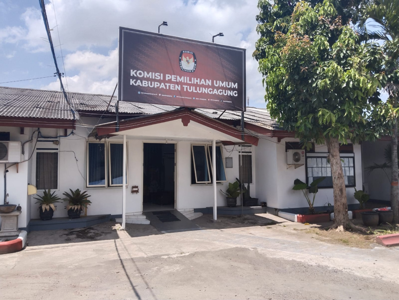 Kantor KPU Tulungagung. (Foto: Bramanta Pamungkas/jatimnow.com)