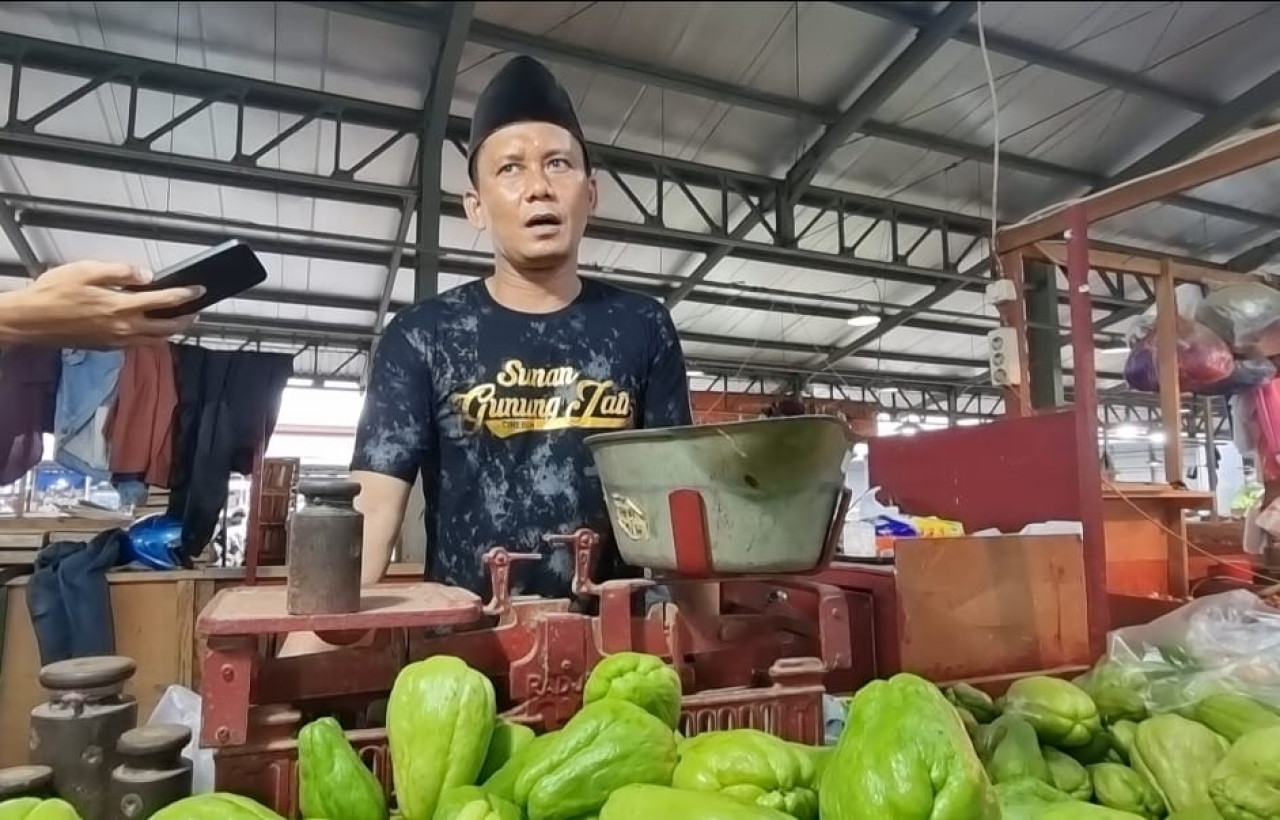 Hariri, salah satu pedagang di PISS. (Foto: Ni'am Kurniawan/jatimnow.com)