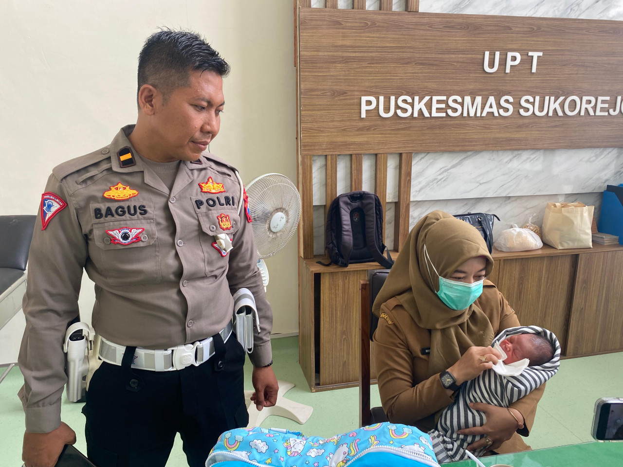 Bayi yang ditemukan saat dirawat di Puskesmas Sukorejo. (Foto: Bramanta Pamungkas/jatimnow.com)