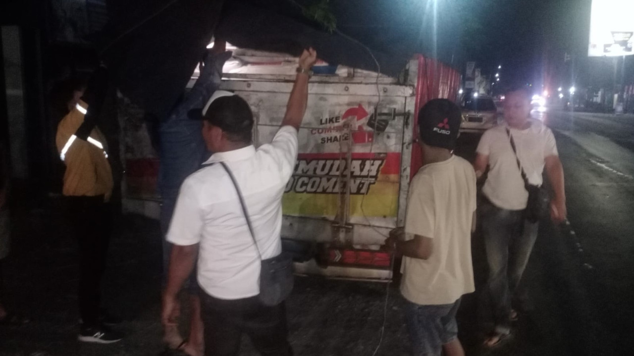 Polisi menggagalkan penyelundupan pupuk bersubsidi. (Foto: Polres Situbondo/jatimnow.com)