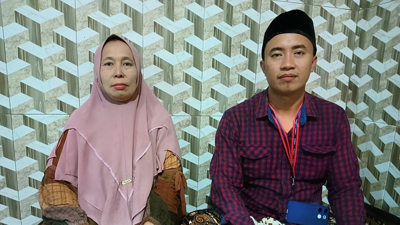 Mar'ati dan Muhammad Arif warga Pasuruan calon jemaah haji kloter 1. (Foto: Ahaddiini HM/jatimnow.com)