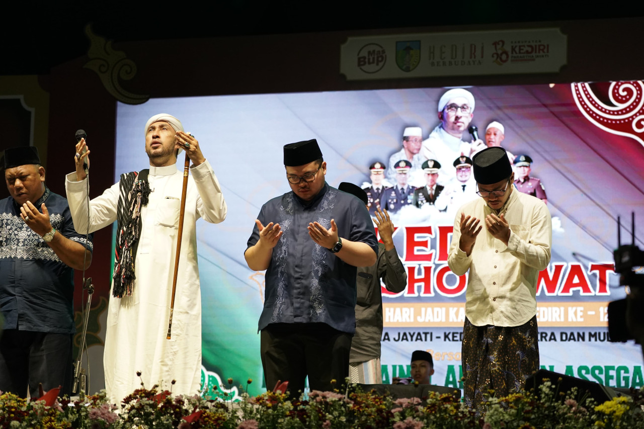 Mas Dhito dalam Kediri Bersholawat di SLG. (Foto: Pemkab Kediri/jatimnow.com)