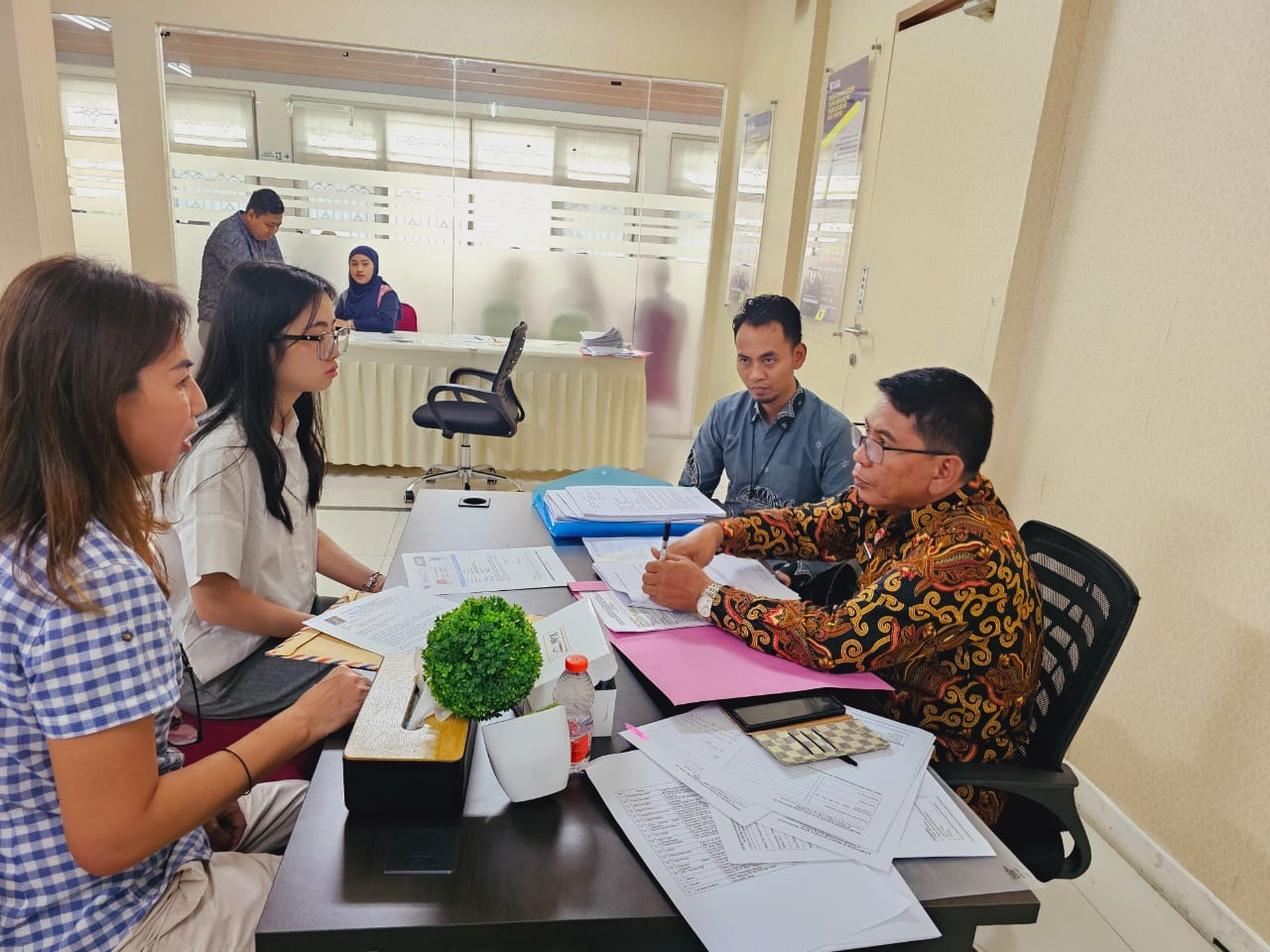 Pemeriksaan substantif terhadap ABG. (Foto: Humas Kemenkumham Jatim/jatimnow.com)