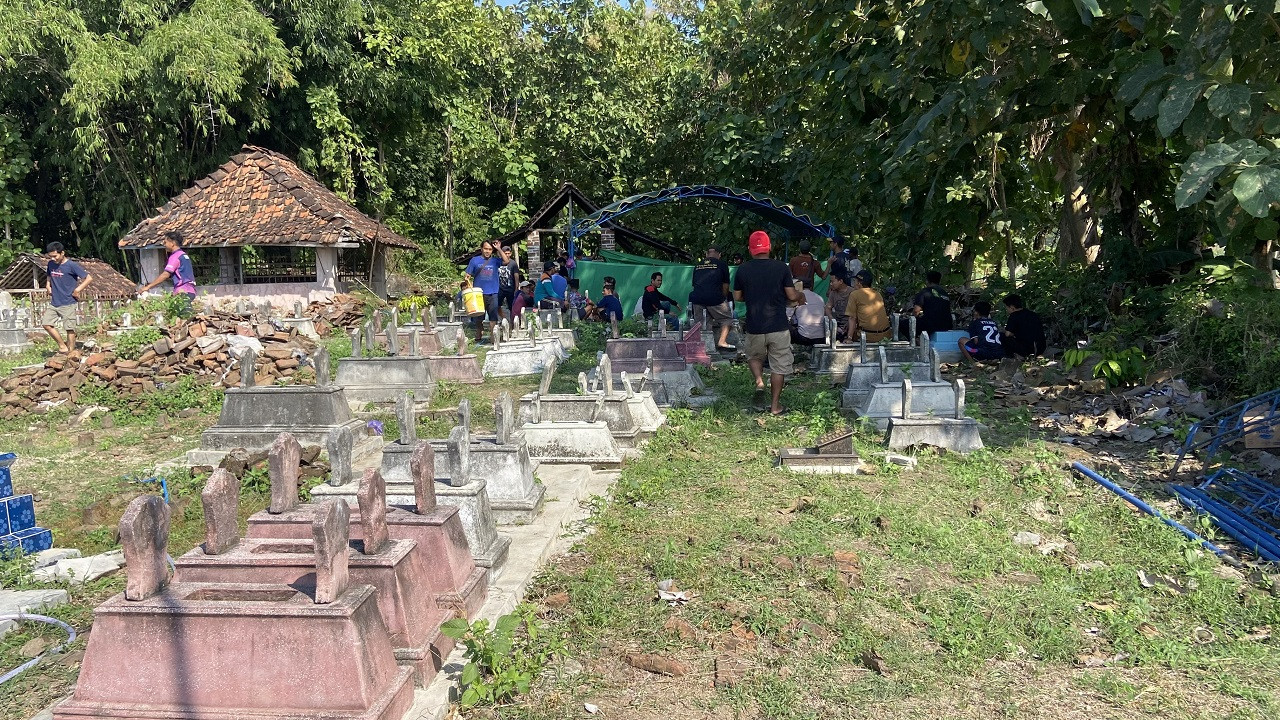 Lokasi pembongkaran makam di Ponorogo. (Foto: Ahmad Fauzani/jatimnow.com)