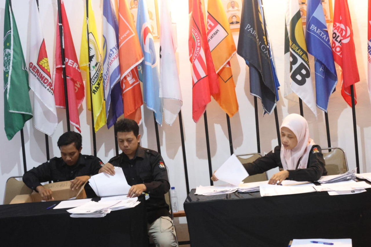 Bekal 50 Kardus Dukungan, Ronny Gagal Maju Pilwali Kediri Jalur Perseorangan