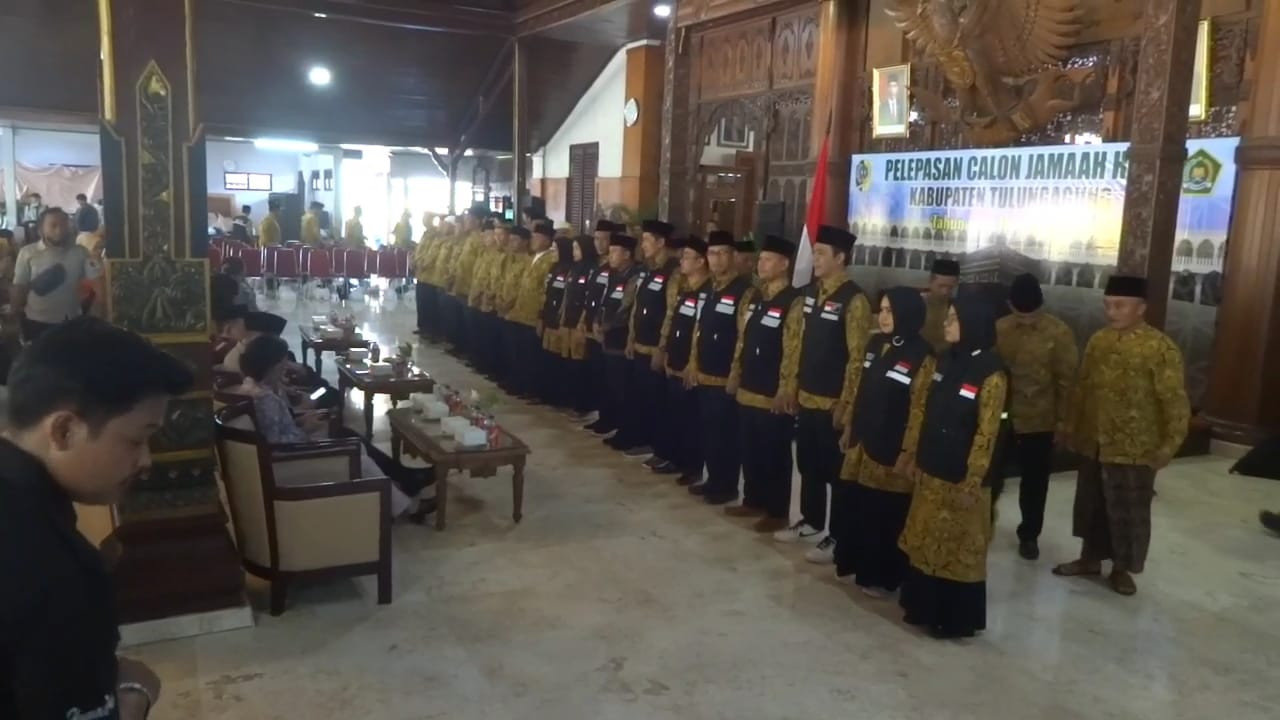 Suasana pelepasan Jemaah Calon Haji asal Tulungagung. (Foto: Bramanta Pamungkas/jatimnow.com)