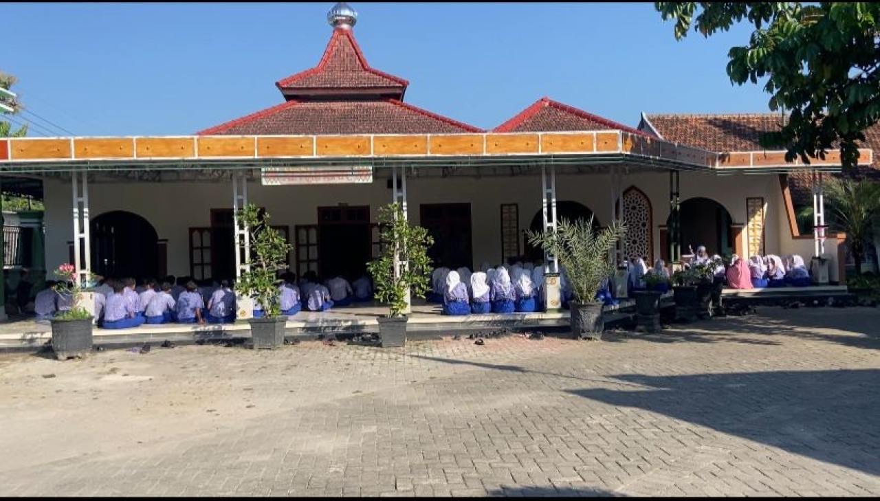 SMPN 1 Balong Ponorogo Gelar Salat Gaib untuk Korban Balon Udara Meledak