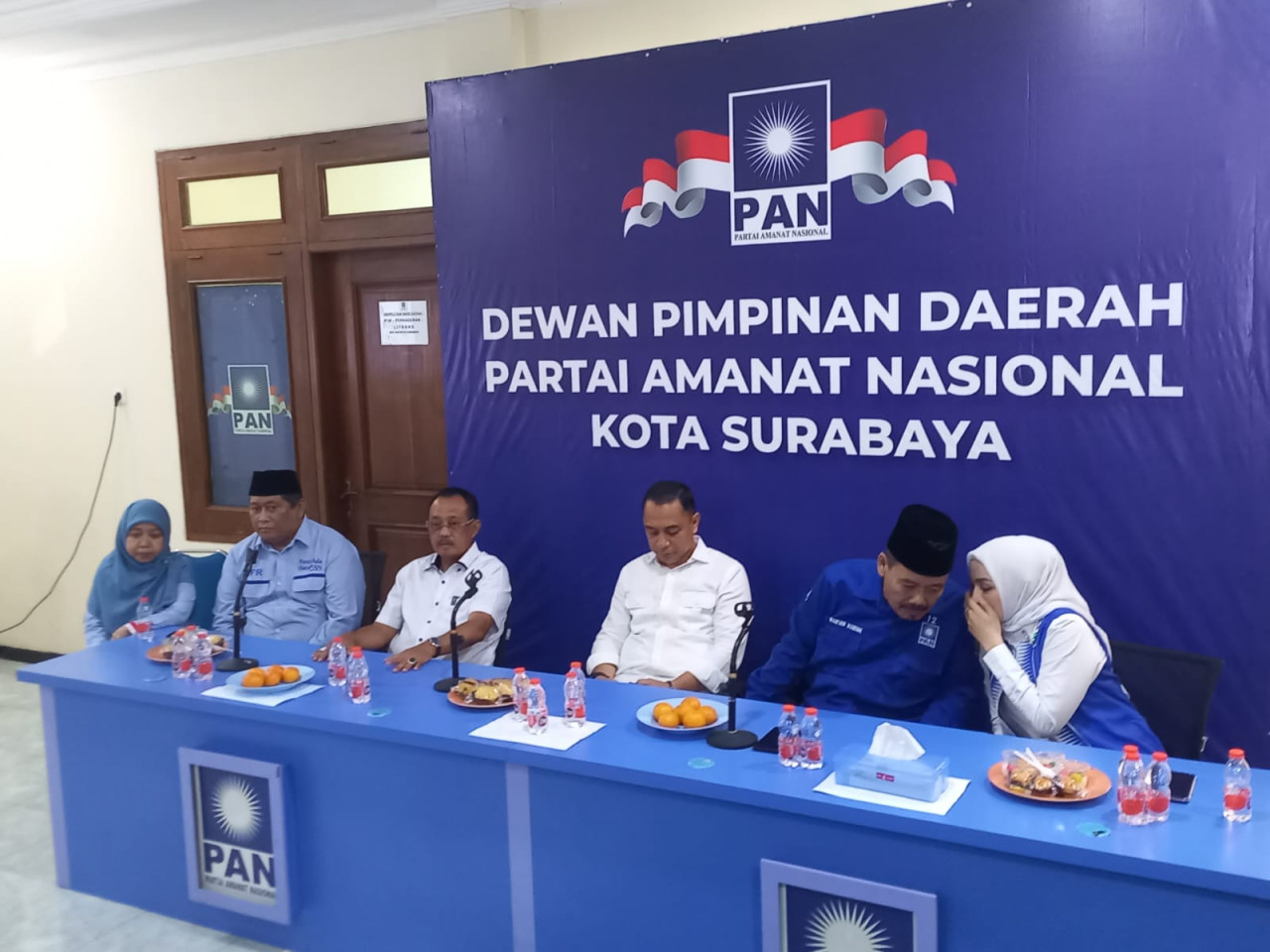 Eri-Armuji saat mendaftar ke PAN Surabaya (foto: Ni'am Kurniawan/jatimnow.com)
