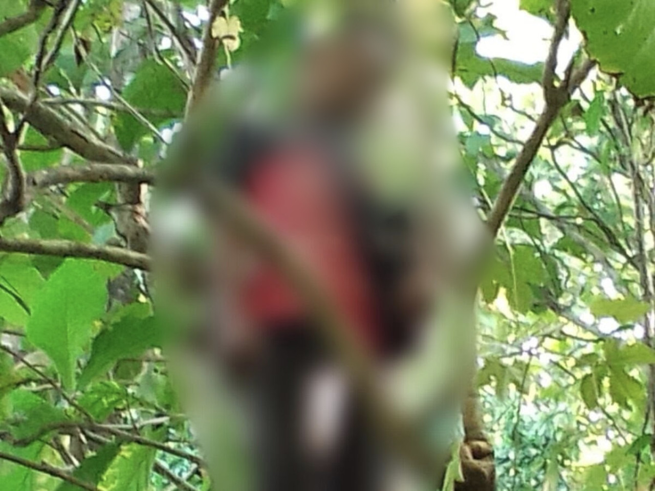 Korban gantung diri (dok. Polsek Tambelangan for jatimnow.com)).