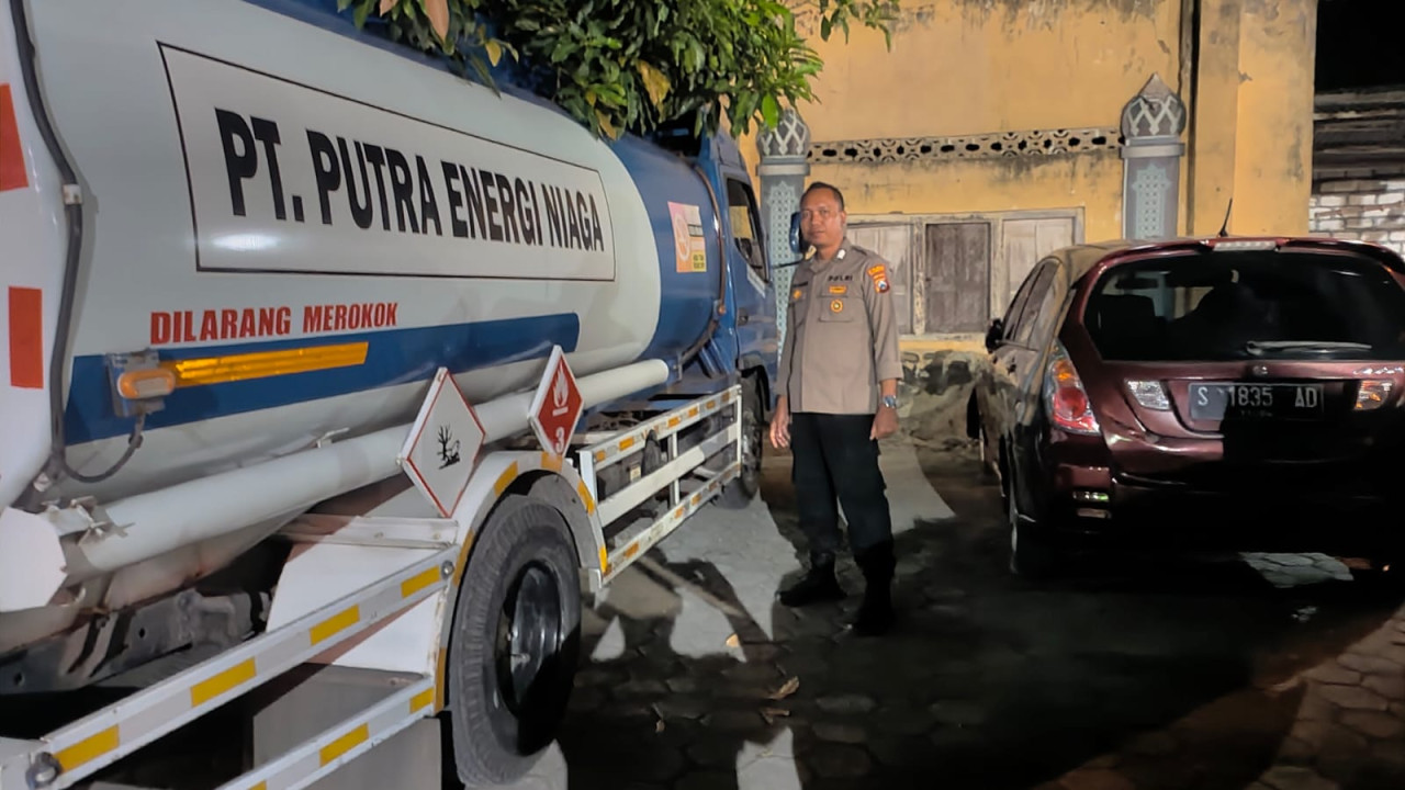 2 Remaja Pengendara Motor di Bojonegoro Tertabrak Truk