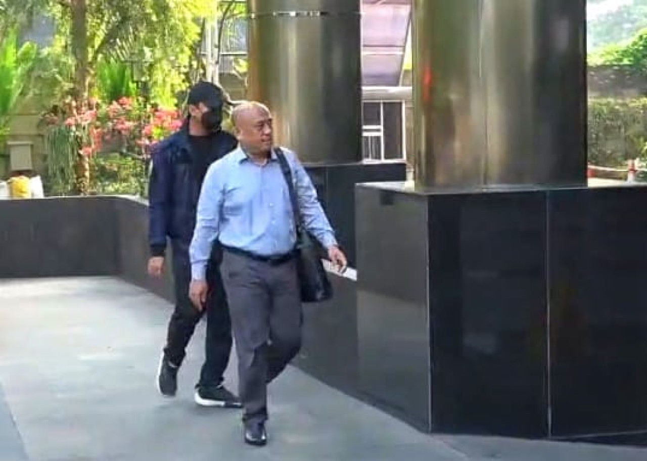 Bupati Sidoarjo Ahmad Mudhlor tiba di KPK. (Foto: Rohid Khan for jatimnow.com)