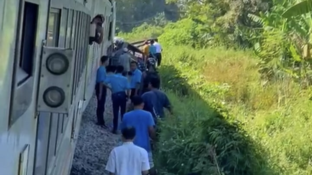 Hantam Rombongan Ponpes Sidogiri, KA Pandalungan Terlambat Sampai Jember