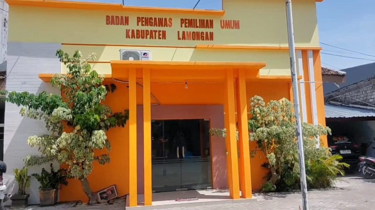 Kantor Bawaslu Lamongan. (Foto : Adyad Ammy Iffansah/jatimnow.com)