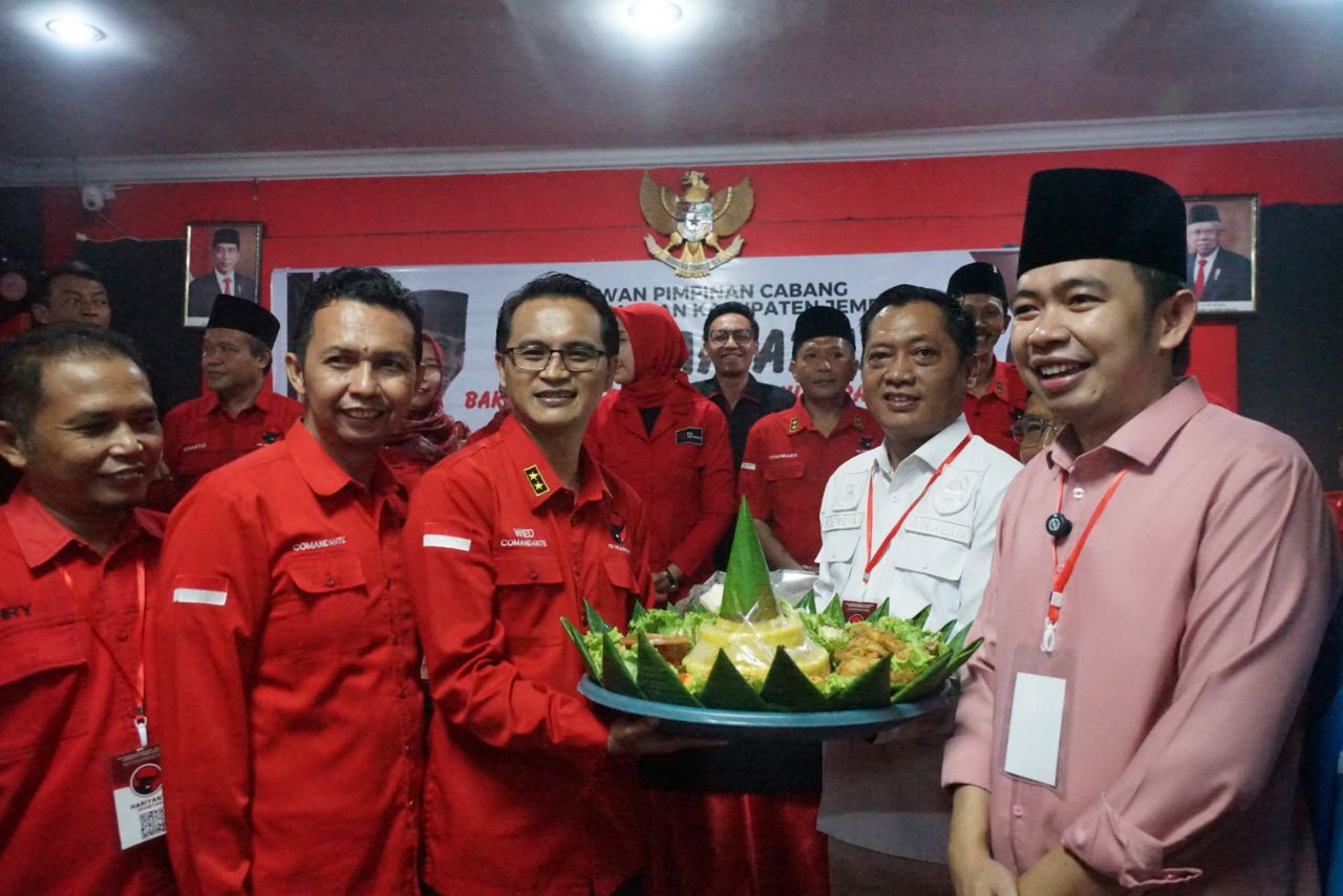 Gus Fawait saat mendaftar ke DPC PDI Perjuangan Jember. (Foto-foto: Khus for jatimnow.com)