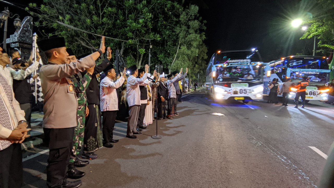 Pemberangkatan jemaah haji asal Bojonegoro. (Foto: Rizky for jatimnow.com)