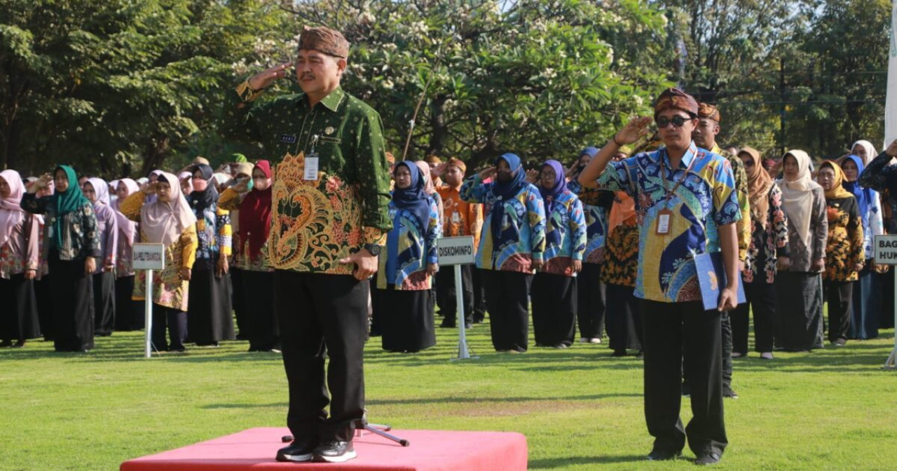 Plh Bupati Heri Sulistyanto saat menjadi pemimpin apel peringatan Harkitnas 2024. (Foto: Humas Pemkab Probolinggo for jatimnow.com)