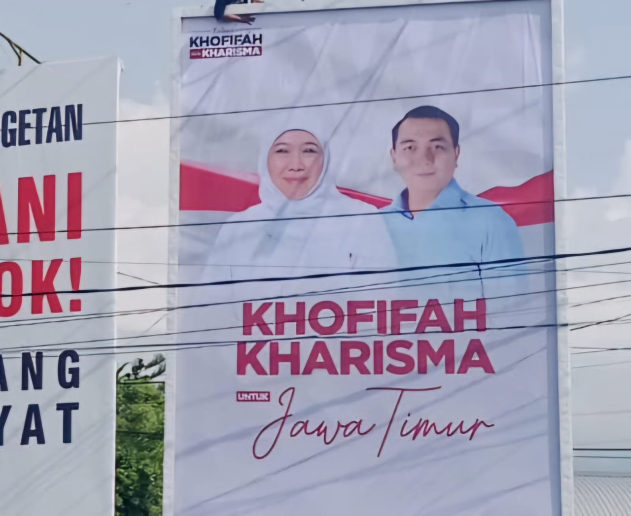 Baliho Khofifah-Kharisma (Foto: Azmil for jatimnow.com)