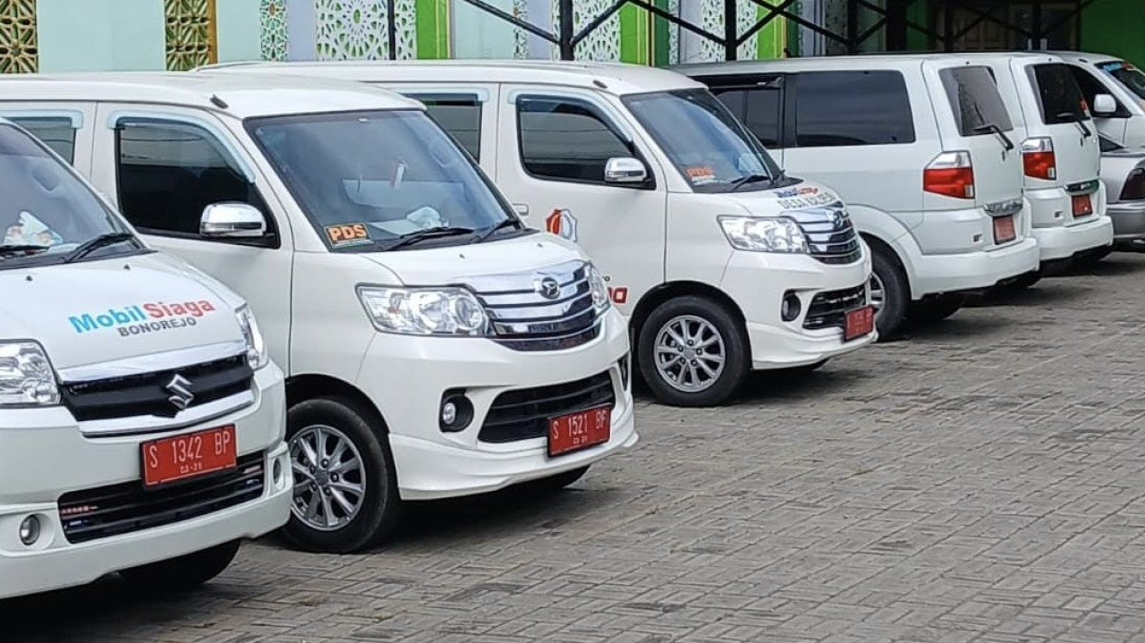 Deretan Mobil Siaga Desa yang dikembalikan. (Foto: Misbahul Munir/jatimnow.com)