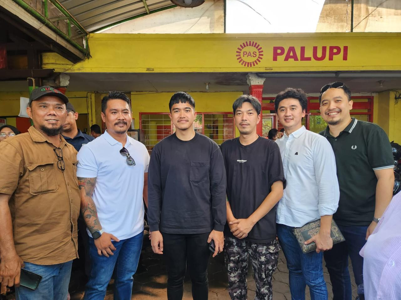 Bro Richard saat bertemu Kaesang di Bebek Palupi Rungkut, Surabaya. (Foto: Miko for jatimnow.com)