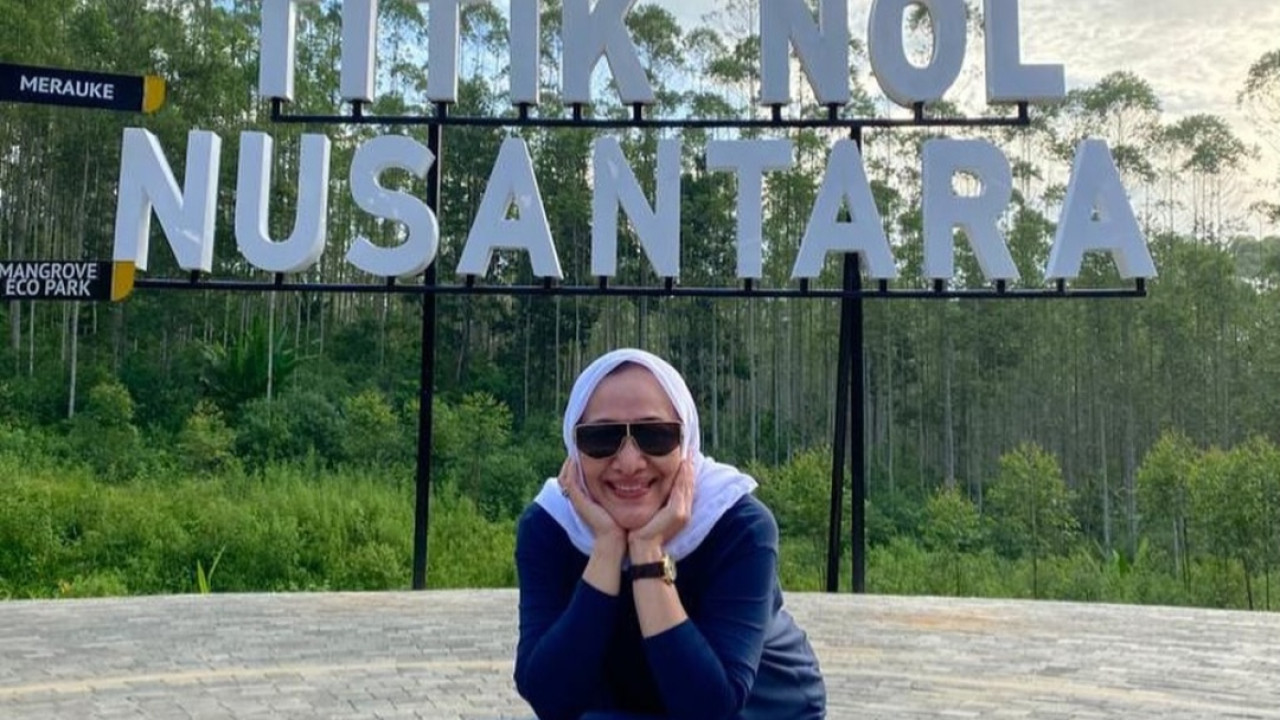 Mantan Bupati Bojonegoro Anna Mu'awanah saat mengunjungi titik 0 Nusantara (dok. IG Anna Mu'awanah)