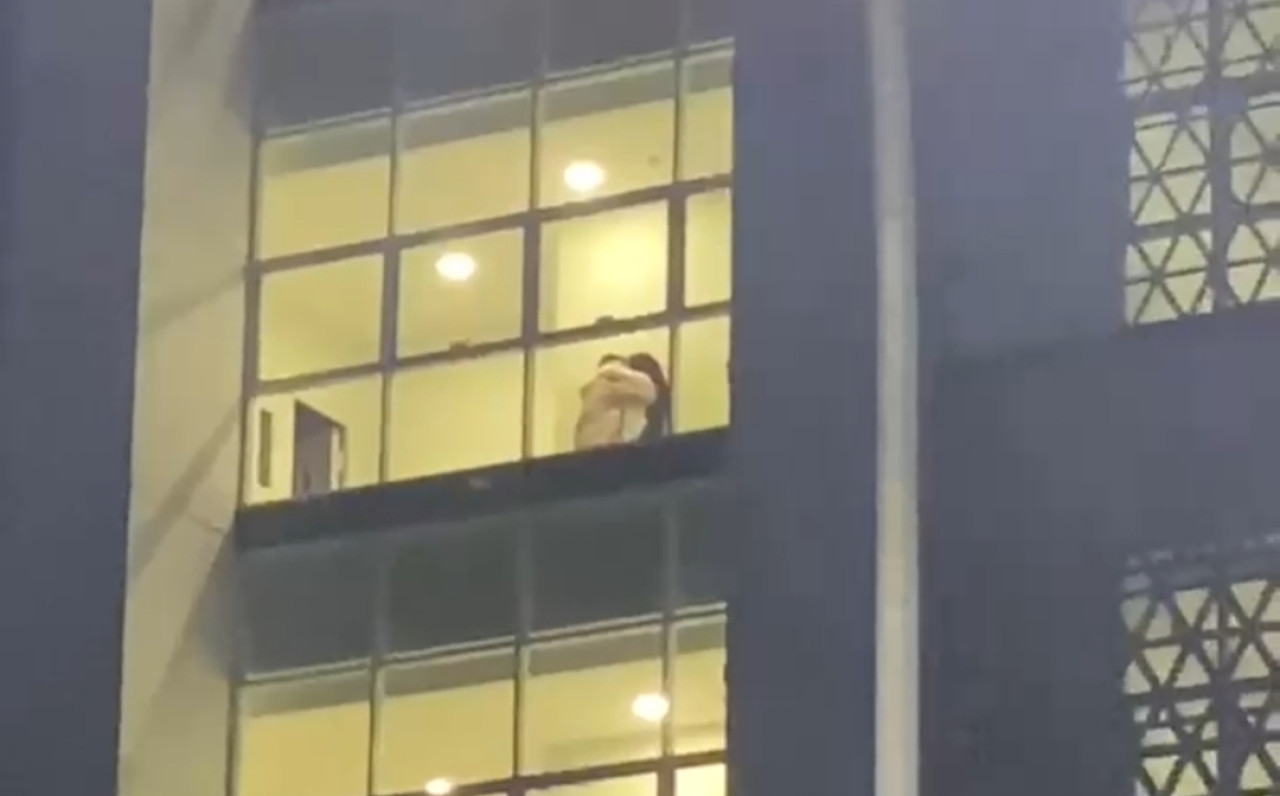 Tangkapan layar video viral di UINSA Surabaya.