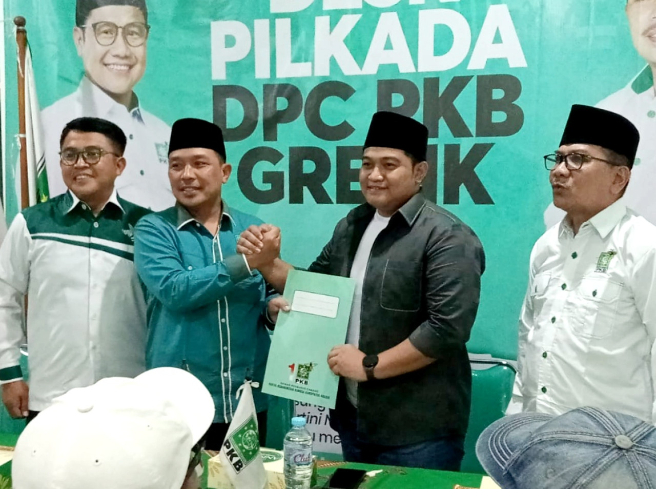 Syahrul Munir saat mengembalikan formulir pendaftaran bakal calon Bupati ke Dewan Pimpinan Cabang (DPC) PKB Kabupaten Gresik, Rabu (22/5/2024). (Foto: Syahrul Munir for jatimnow.com)