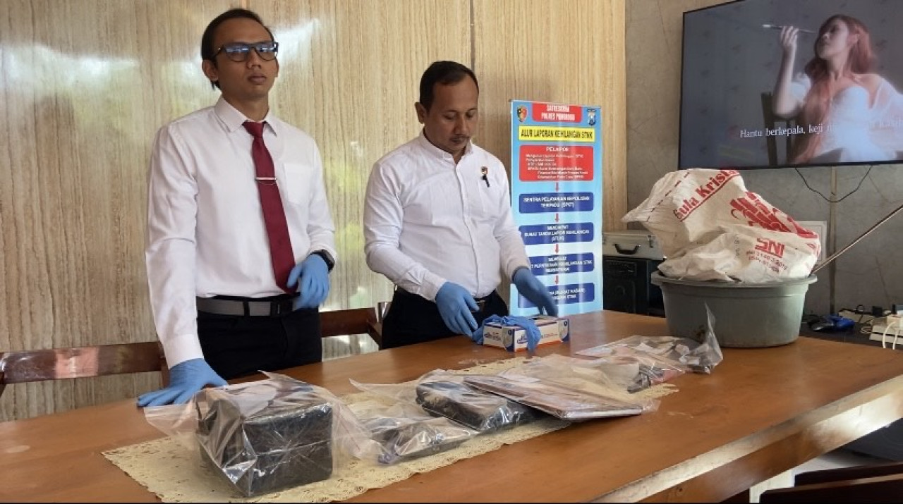 Polisi saat gelar perkara kasus balon udara meledak di Ponorogo. (Foto: Ahmad Fauzani/jatimnow.com)